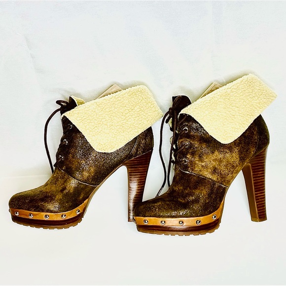 Michael Kors Lara Sherpa Cuffed Studded Platform Faux Shearling Bootie Heel - Picture 2 of 14